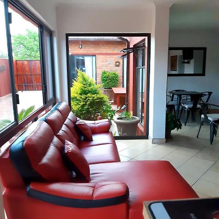 Niilo'S Guesthouse Rundu Ngoại thất bức ảnh