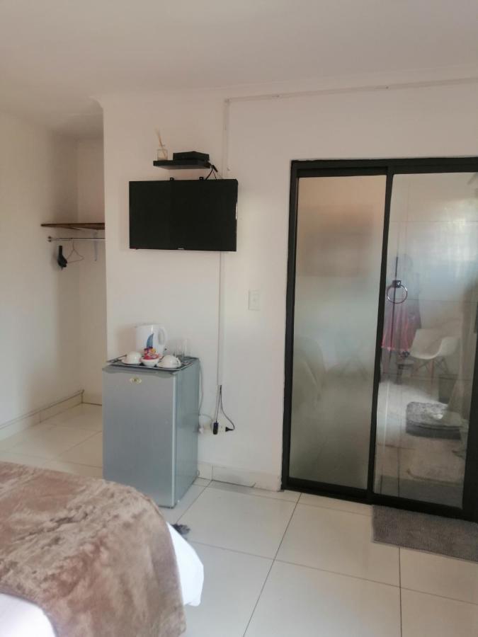 Niilo'S Guesthouse Rundu Ngoại thất bức ảnh