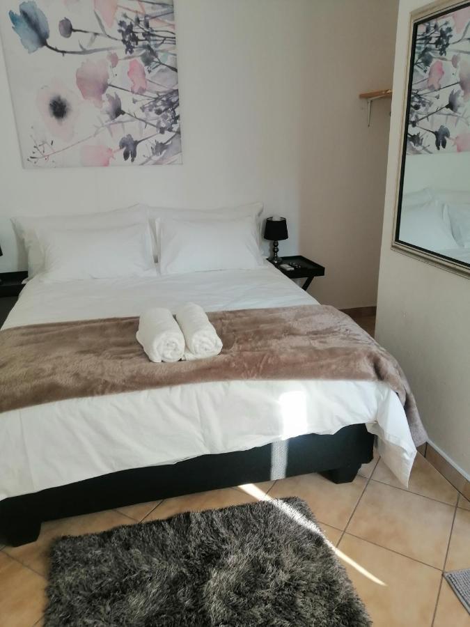 Niilo'S Guesthouse Rundu Ngoại thất bức ảnh
