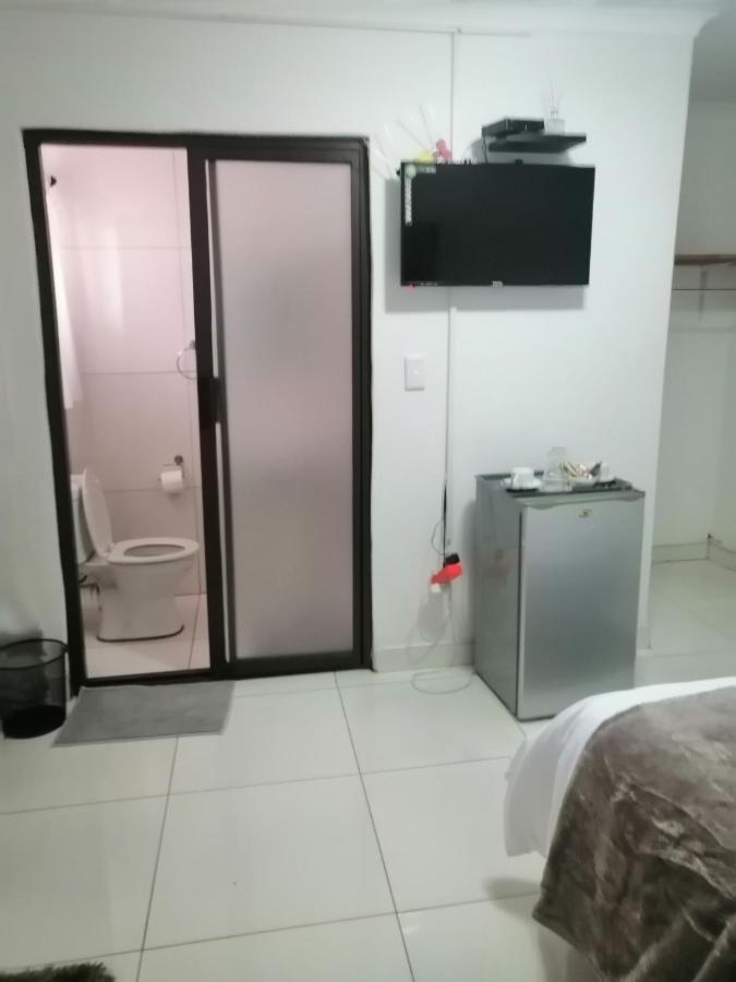 Niilo'S Guesthouse Rundu Ngoại thất bức ảnh