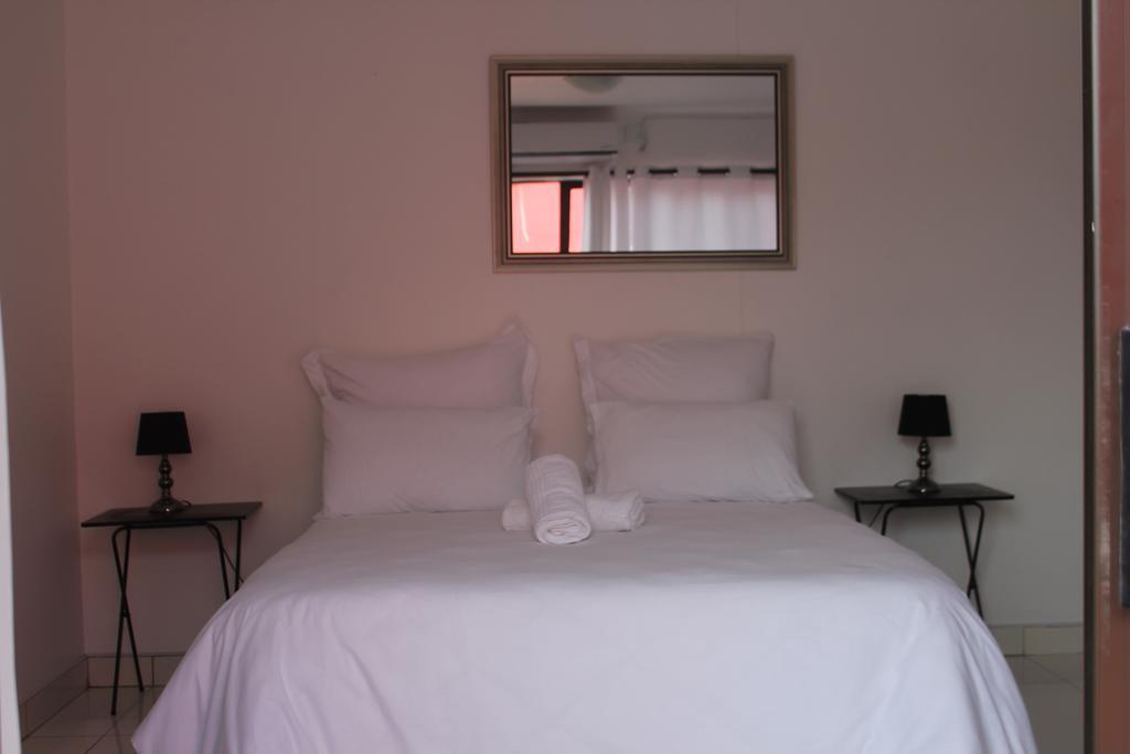 Niilo'S Guesthouse Rundu Ngoại thất bức ảnh