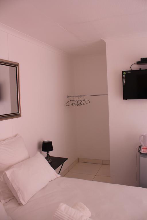 Niilo'S Guesthouse Rundu Ngoại thất bức ảnh