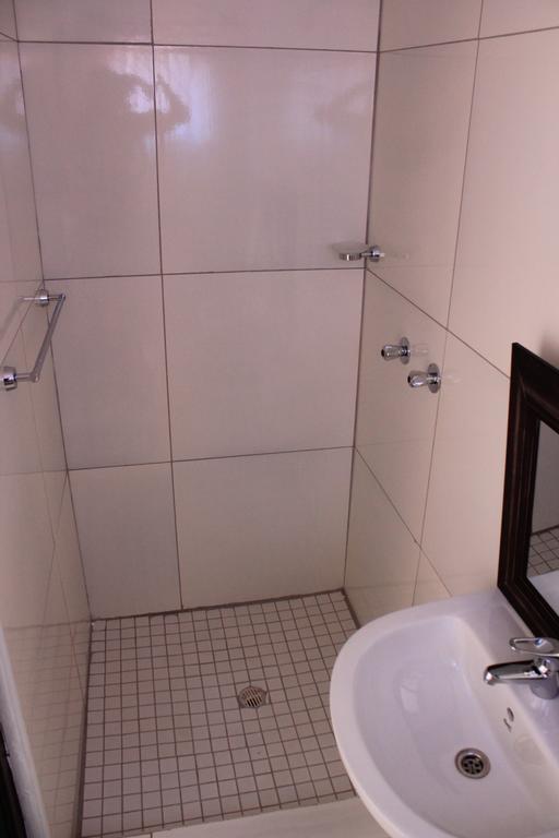 Niilo'S Guesthouse Rundu Ngoại thất bức ảnh