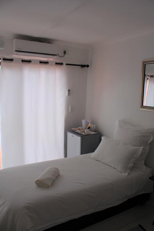 Niilo'S Guesthouse Rundu Ngoại thất bức ảnh