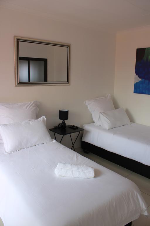 Niilo'S Guesthouse Rundu Ngoại thất bức ảnh