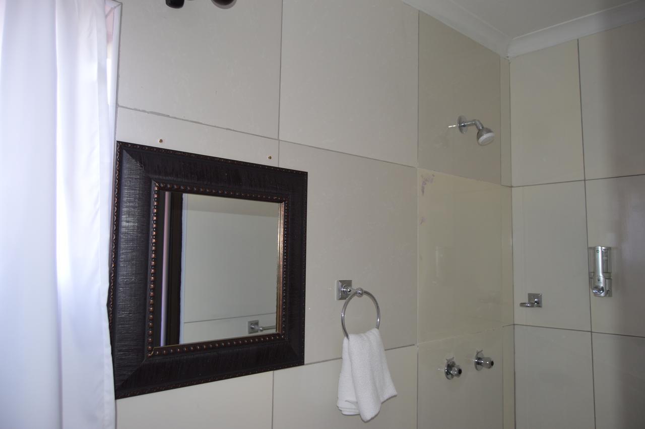 Niilo'S Guesthouse Rundu Ngoại thất bức ảnh