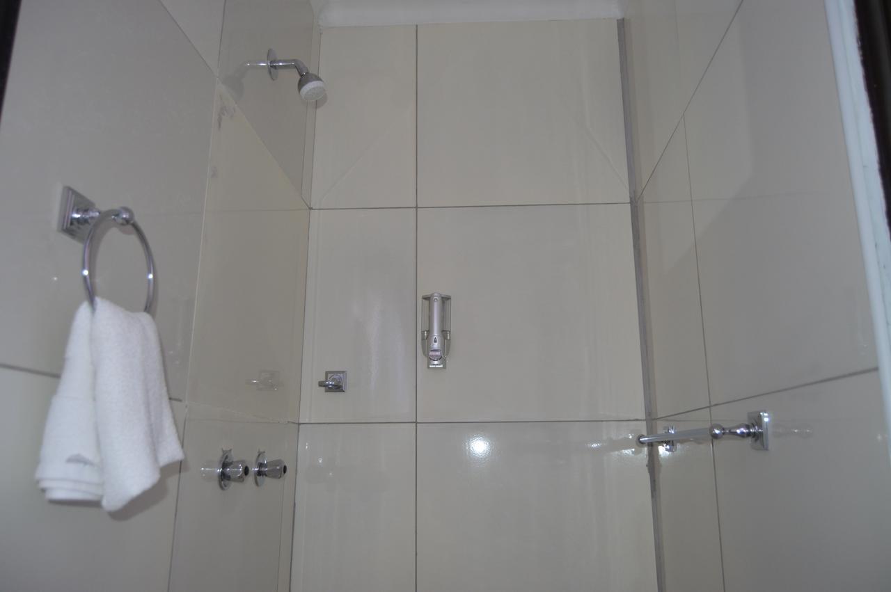 Niilo'S Guesthouse Rundu Ngoại thất bức ảnh