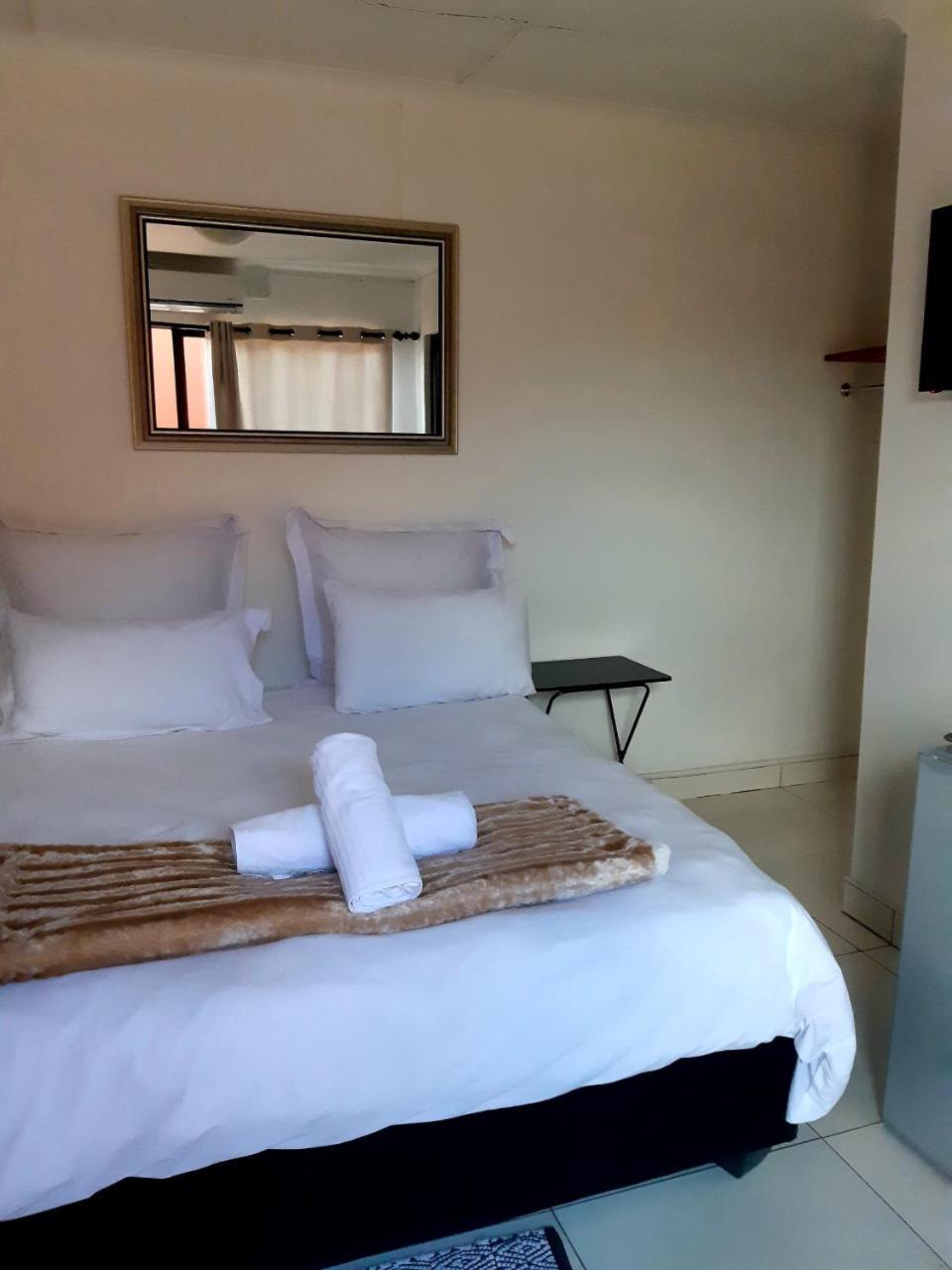 Niilo'S Guesthouse Rundu Ngoại thất bức ảnh