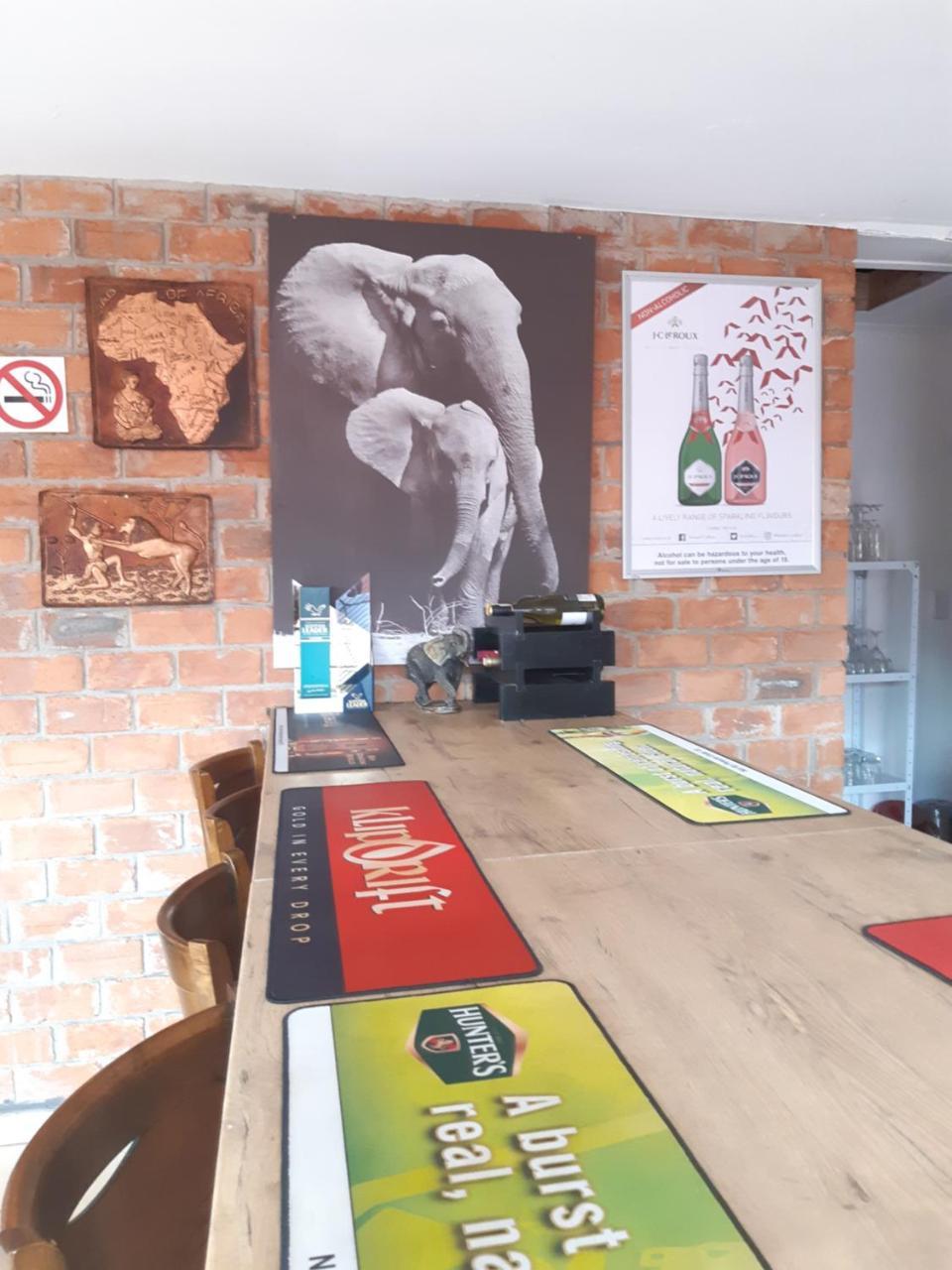Niilo'S Guesthouse Rundu Ngoại thất bức ảnh