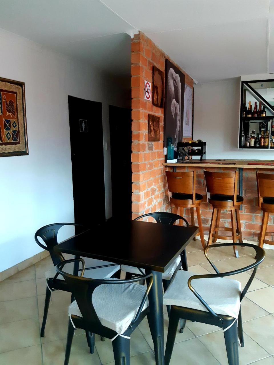 Niilo'S Guesthouse Rundu Ngoại thất bức ảnh