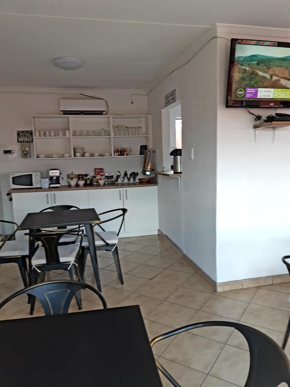 Niilo'S Guesthouse Rundu Ngoại thất bức ảnh