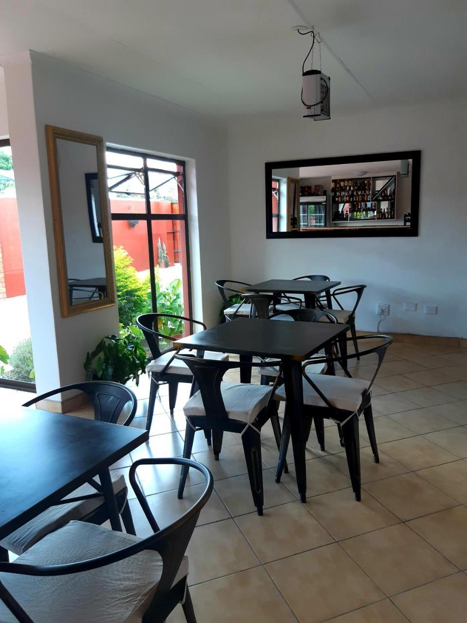 Niilo'S Guesthouse Rundu Ngoại thất bức ảnh