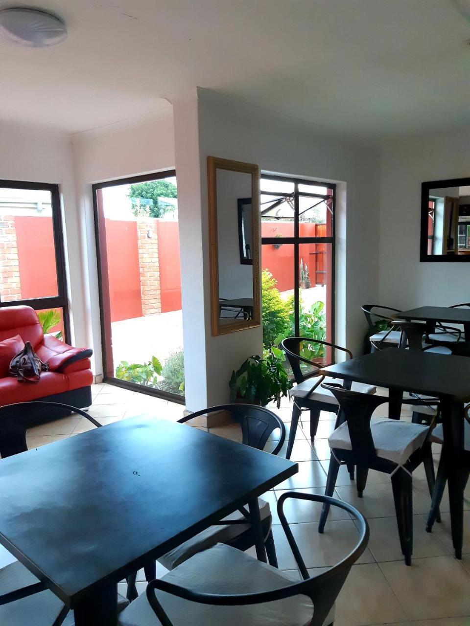Niilo'S Guesthouse Rundu Ngoại thất bức ảnh
