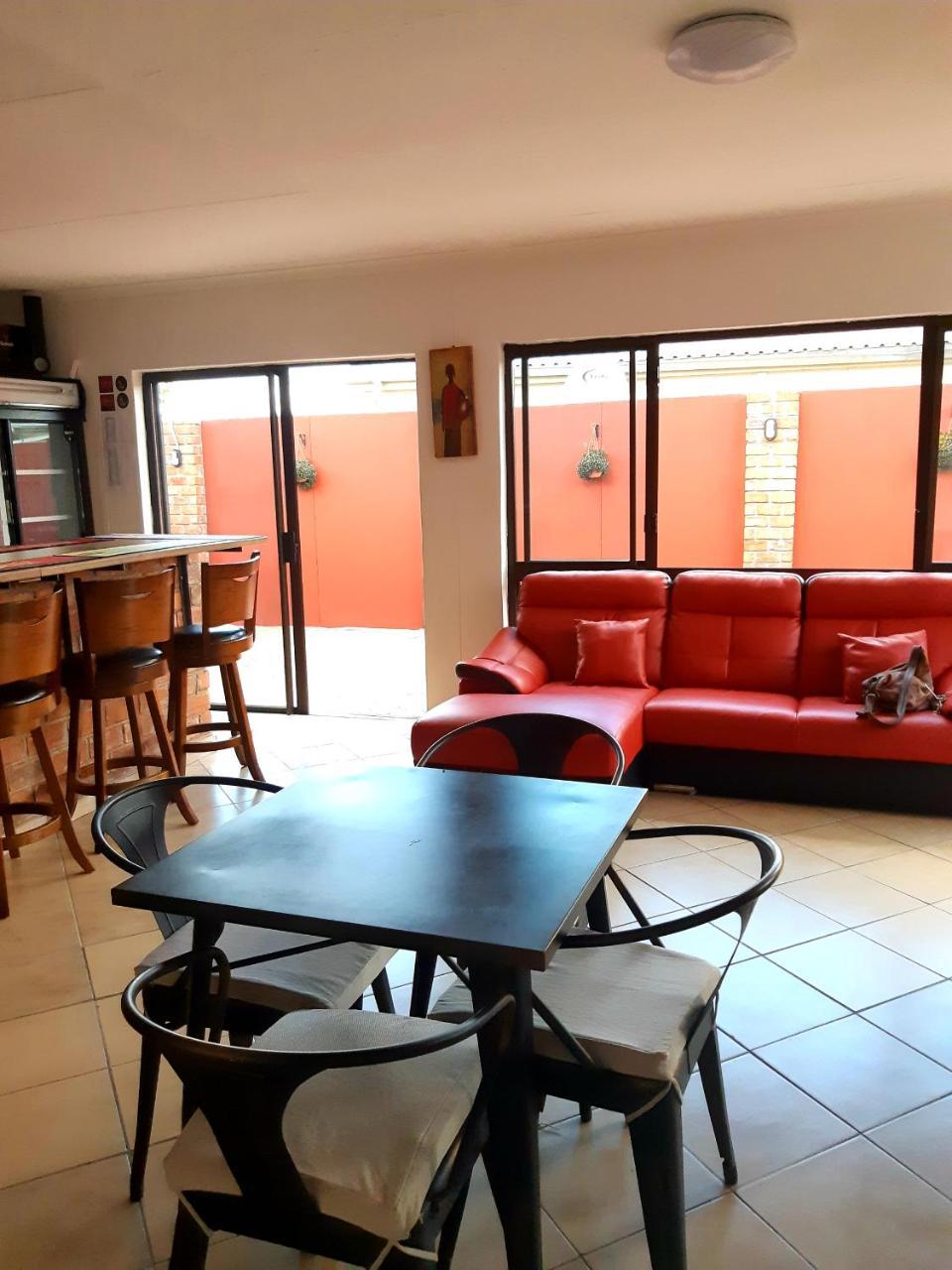 Niilo'S Guesthouse Rundu Ngoại thất bức ảnh