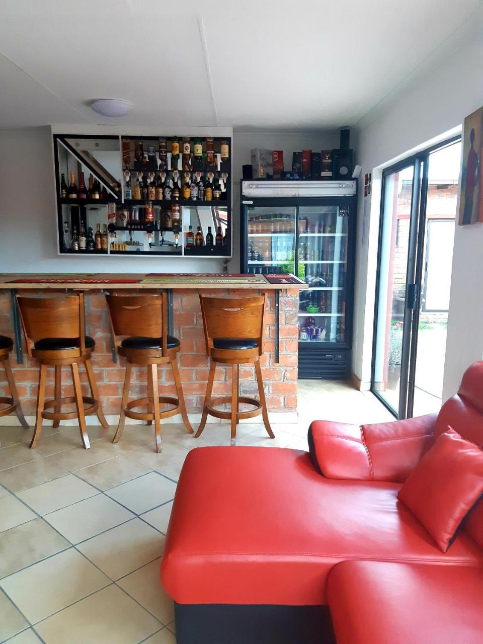 Niilo'S Guesthouse Rundu Ngoại thất bức ảnh