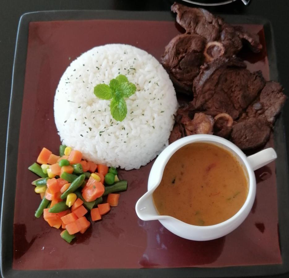 Niilo'S Guesthouse Rundu Ngoại thất bức ảnh